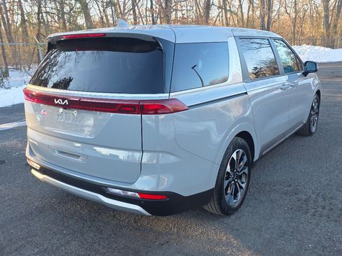Used 2024 Kia Carnival EX image 16