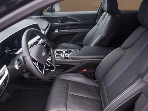 Certified 2024 Cadillac Lyriq Sport image 9