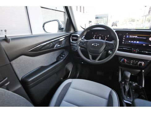 Used 2024 Chevrolet TrailBlazer LT w/ Driver Confidence Package FWD image 10