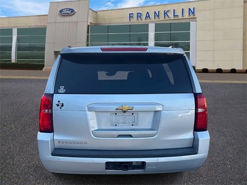 Used 2017 Chevrolet Suburban LT image 6