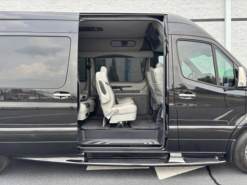 Used 2023 Mercedes-Benz Sprinter 2500 image 7