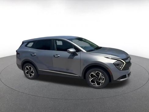 Used 2025 Kia Sportage LX FWD image 2