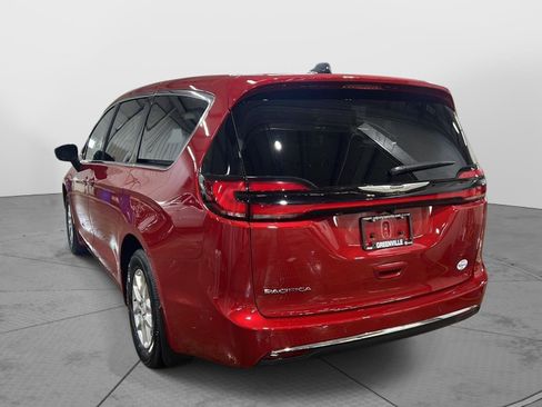 New 2026 Chrysler Pacifica Select image 40