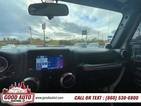 Used 2012 Jeep Wrangler Unlimited Sahara w/ Connectivity Group AWD/4WD image 14