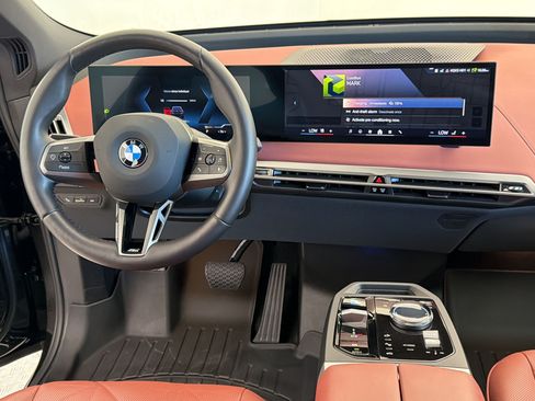 Used 2025 BMW iX xDrive50 w/ Premium Package AWD/4WD image 29