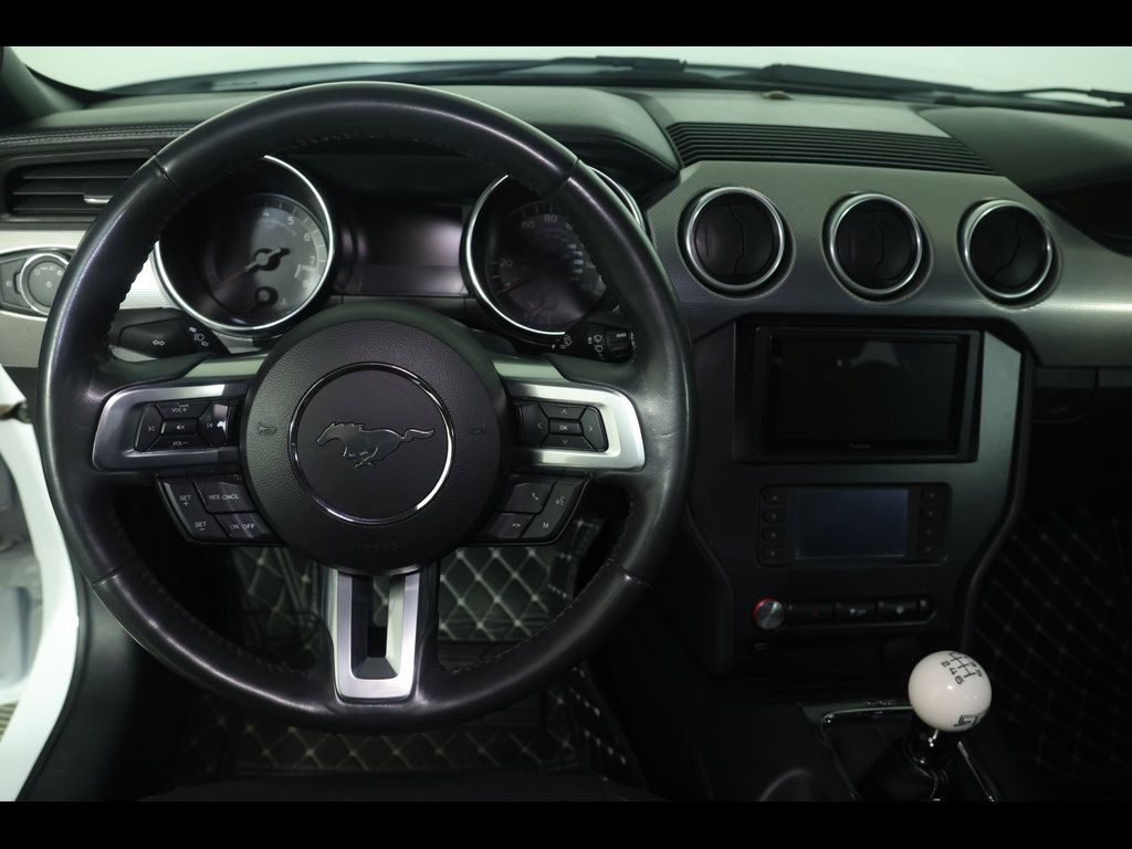 Used 2018 Ford Mustang GT RWD image 3