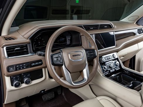 Used 2024 GMC Yukon XL Denali image 15