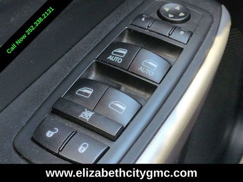 Used 2017 Jeep Cherokee Overland w/ Technology Group AWD/4WD image 27