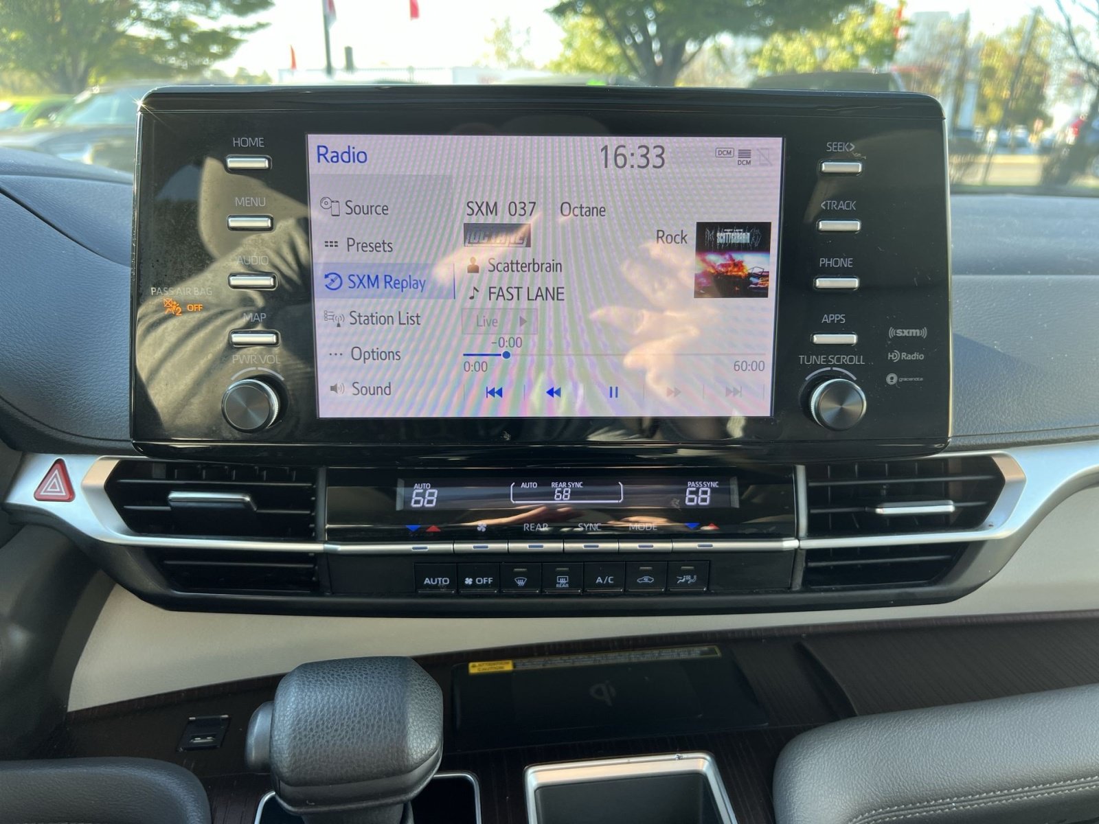 Used 2022 Toyota Sienna LE w/ LE Plus Package AWD/4WD image 18