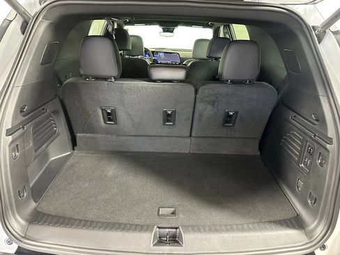 Used 2024 Chevrolet Traverse RS FWD image 31