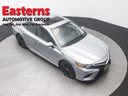 Used 2019 Toyota Camry SE FWD image 3