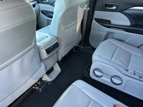 Used 2019 Toyota Highlander XLE image 13