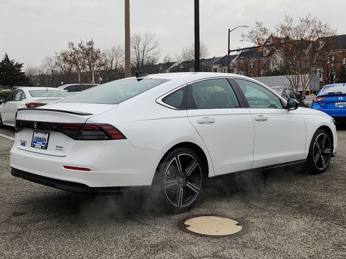 Used 2025 Honda Accord Sport image 4