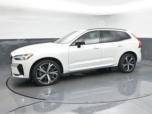 Used 2022 Volvo XC60 B6 R-Design w/ Protection Package Premier image 4