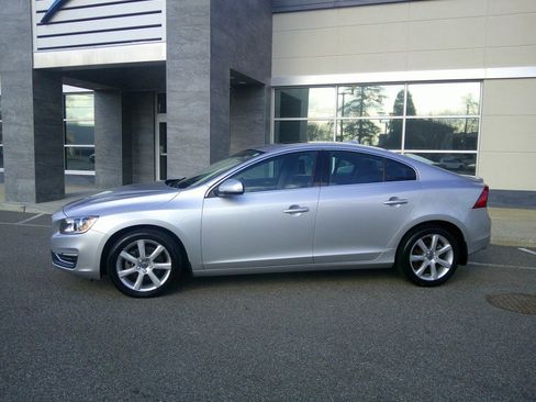 Used 2016 Volvo S60 T5 Premier w/ Convenience Package image 28