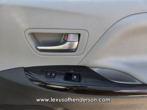 Used 2018 Toyota Sienna XLE w/ XLE Navigation Package image 19