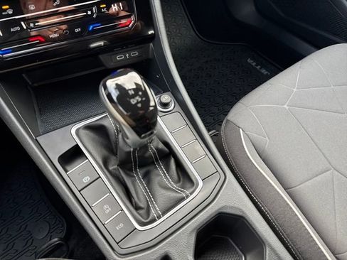 Certified 2025 Volkswagen Jetta Sport image 27