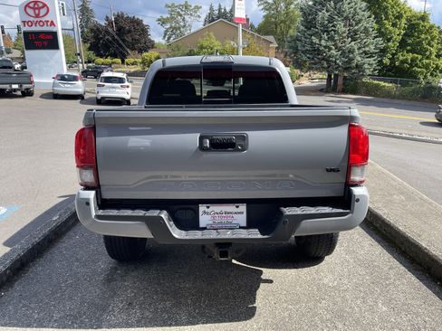 Certified 2018 Toyota Tacoma TRD Off-Road w/ Technology Package AWD/4WD image 4