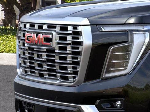 New 2026 GMC Yukon Denali w/ Sun & Power Step Package AWD/4WD image 13