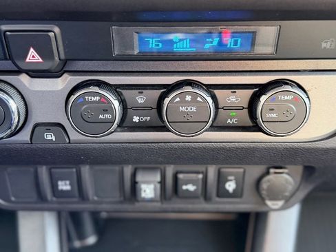 Used 2022 Toyota Tacoma TRD Off-Road image 17