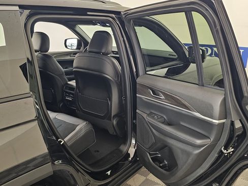 New 2026 Jeep Grand Cherokee Laredo image 29