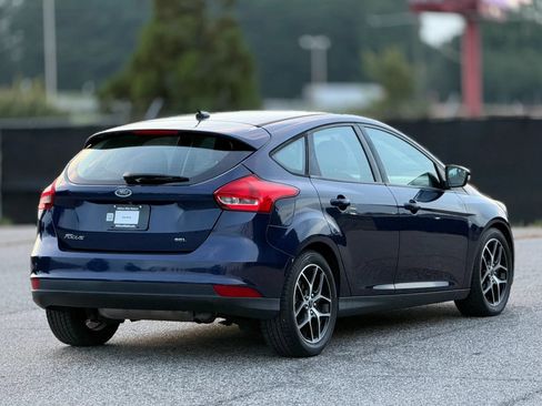 Used 2017 Ford Focus SEL w/ Cold Weather Package FWD image 9