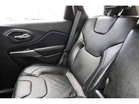 Used 2021 Jeep Cherokee Latitude Lux w/ Comfort/Convenience Group image 9