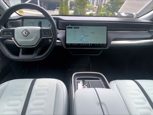 Used 2025 Rivian R1S Adventure AWD/4WD image 15