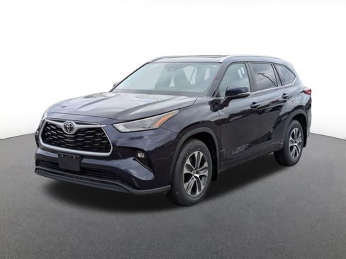 Used 2023 Toyota Highlander XLE AWD/4WD image 5