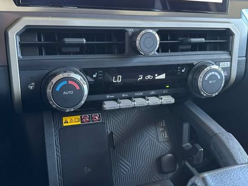 Used 2025 Toyota Tacoma TRD Off-Road w/ TRD Off Road Upgrade Package AWD/4WD image 18