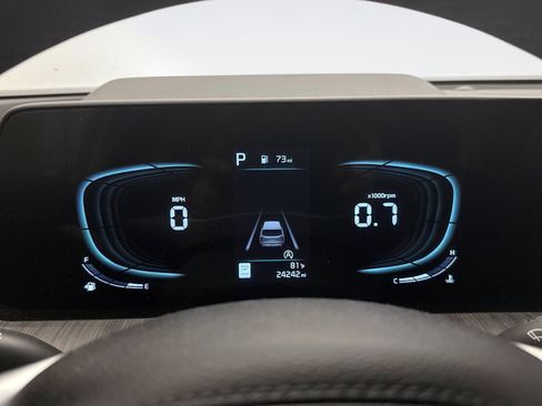 Used 2023 Kia Telluride EX w/ EX Captain's Chair Package AWD/4WD image 9