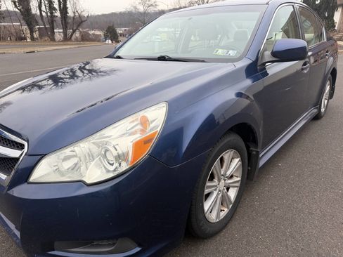 Used 2010 Subaru Legacy 2.5i Premium image 3