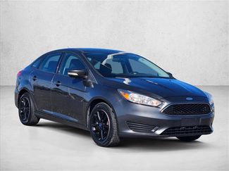Used 2018 Ford Focus SE w/ Cold Weather Package FWD video 3