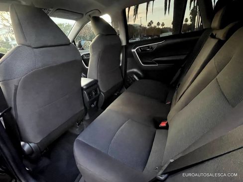 Used 2022 Toyota RAV4 LE image 21
