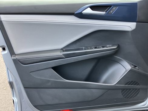 Used 2024 Volkswagen Taos SE image 14