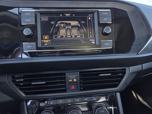 Used 2024 Volkswagen Jetta SE image 10