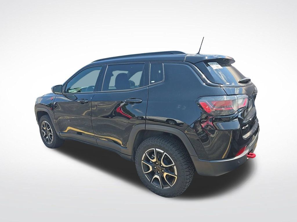 Used 2025 Jeep Compass Trailhawk w/ Trailhawk Elite Group AWD/4WD image 6