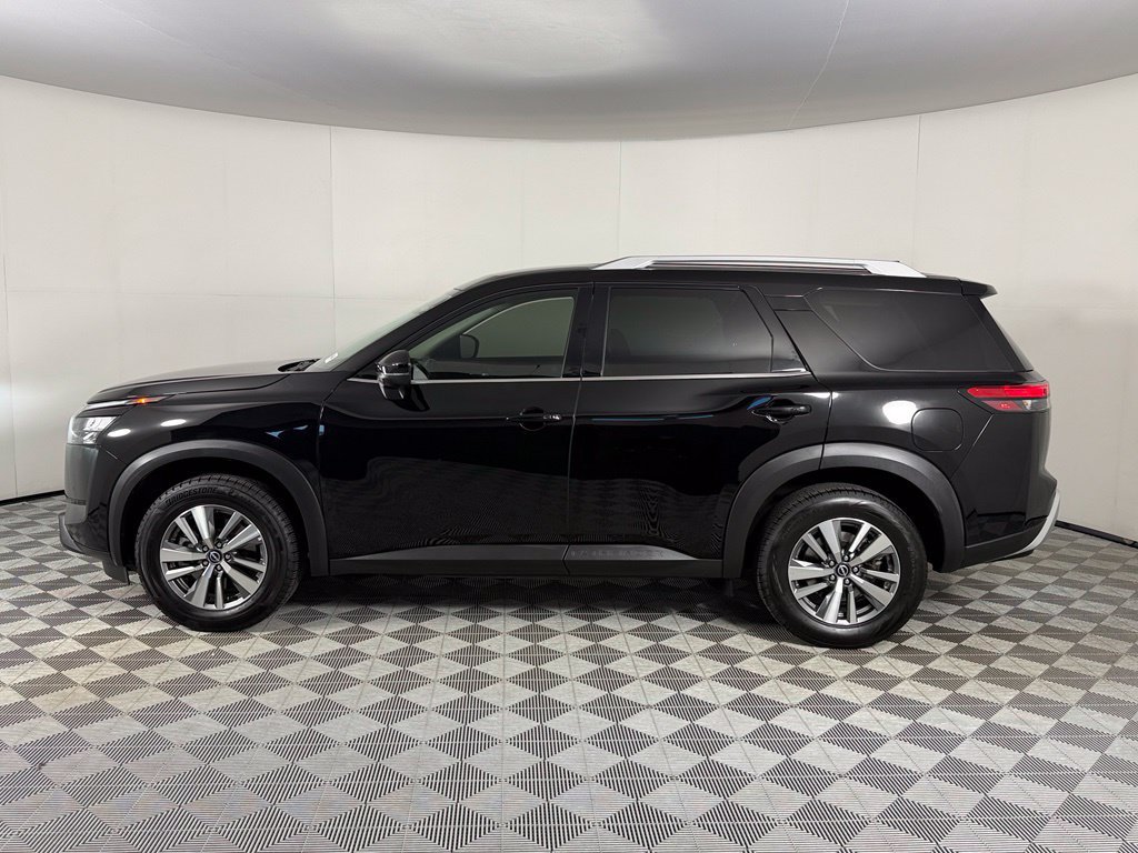 Used 2025 Nissan Pathfinder SL FWD image 11