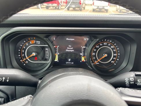 Used 2025 Jeep Wrangler Unlimited Rubicon w/ Convenience Group AWD/4WD image 15