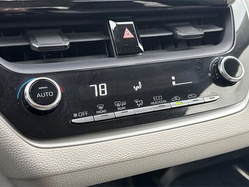 Used 2021 Toyota Corolla LE image 28