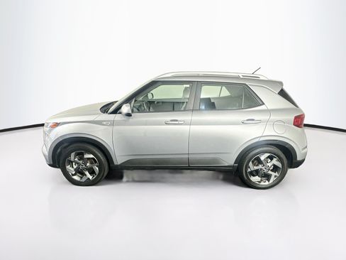 Used 2025 Hyundai Venue SEL FWD image 4