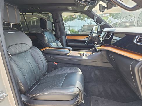 Used 2022 Jeep Grand Wagoneer Series III AWD/4WD image 28