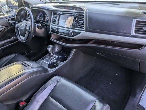 Used 2018 Toyota Highlander XLE image 36