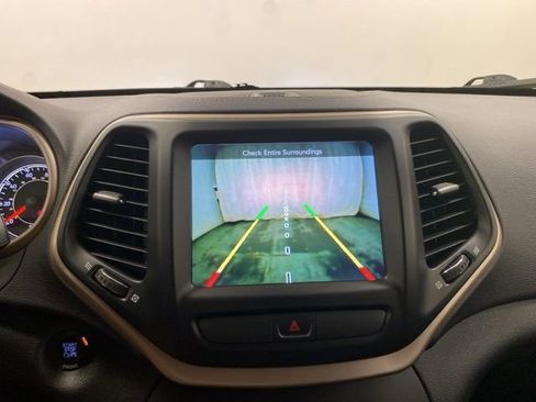 Used 2015 Jeep Cherokee Limited w/ Luxury Group FWD image 14