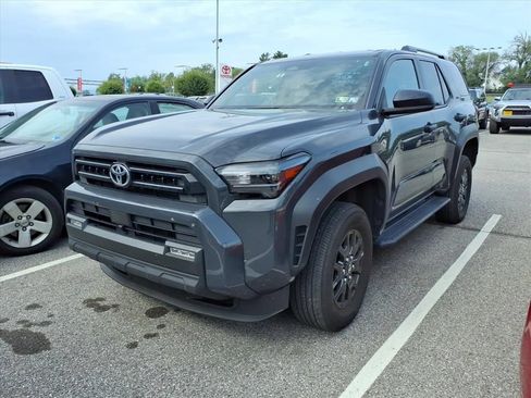 Certified 2025 Toyota 4Runner SR5 AWD/4WD image 4