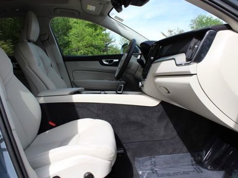 Certified 2023 Volvo XC60 B5 Plus AWD/4WD image 16