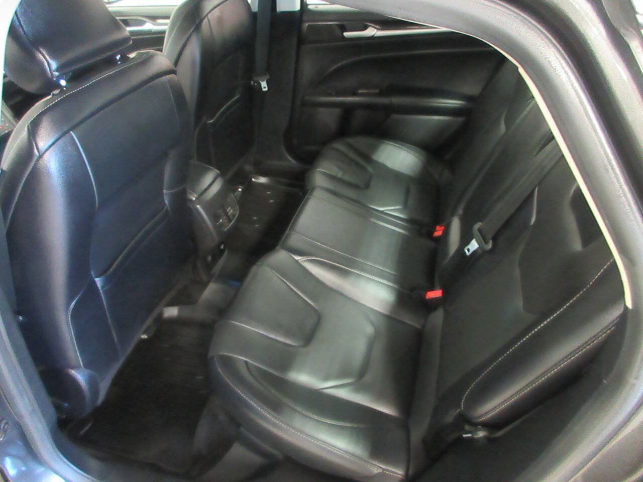 Used 2017 Ford Fusion Titanium AWD/4WD image 17