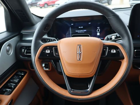 Used 2025 Lincoln Aviator Black Label image 16