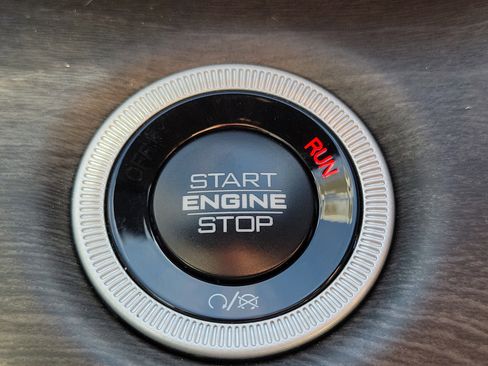 Used 2024 Jeep Grand Cherokee Limited w/ Luxury Tech Group II image 28