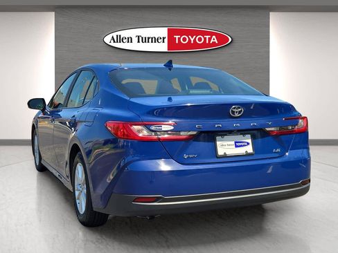 Used 2025 Toyota Camry LE FWD image 9
